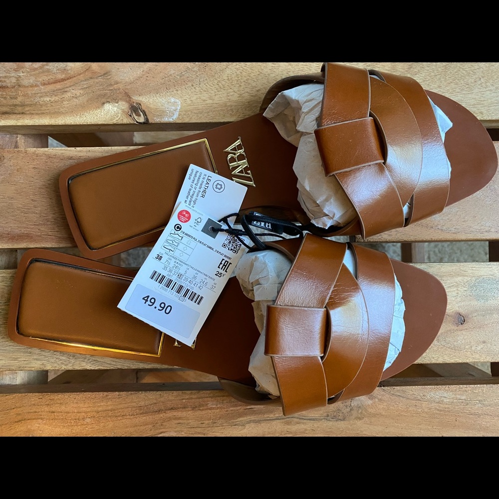 Zara low heeled crossed leather sandals sz 7.5